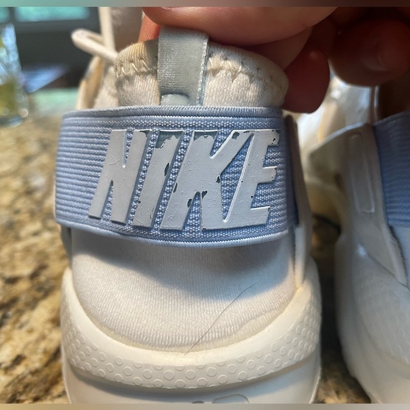 Women’s Nike Huaraches - Picture 5 of 13